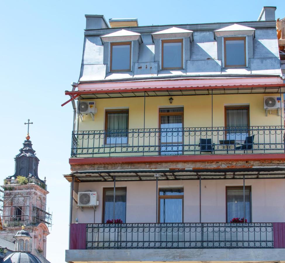 Гетьманські палати , старе місто Каменец-Подольский Экстерьер фото